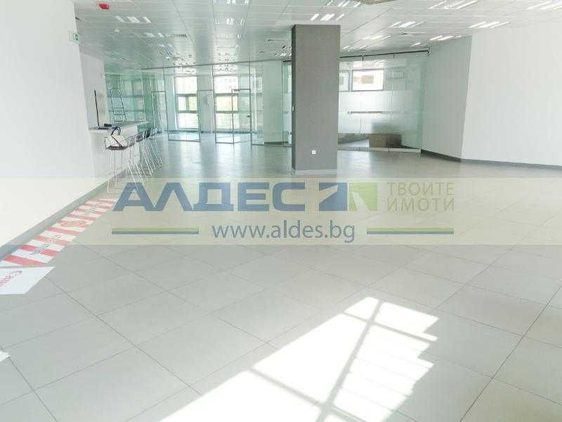 Дава се под наем Магазин в София, Младост 4 - 398 кв.м за 4776 € - Снимка #1