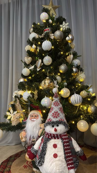 Красиво украсена Коледна елха 165см