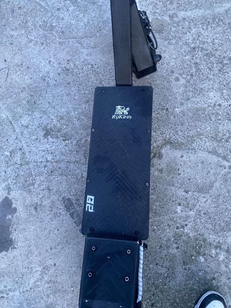 Trotineta kukirin g2 alb negru