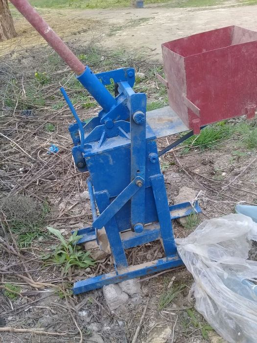 Xom g'isht quyuvchi stanok sotiladi