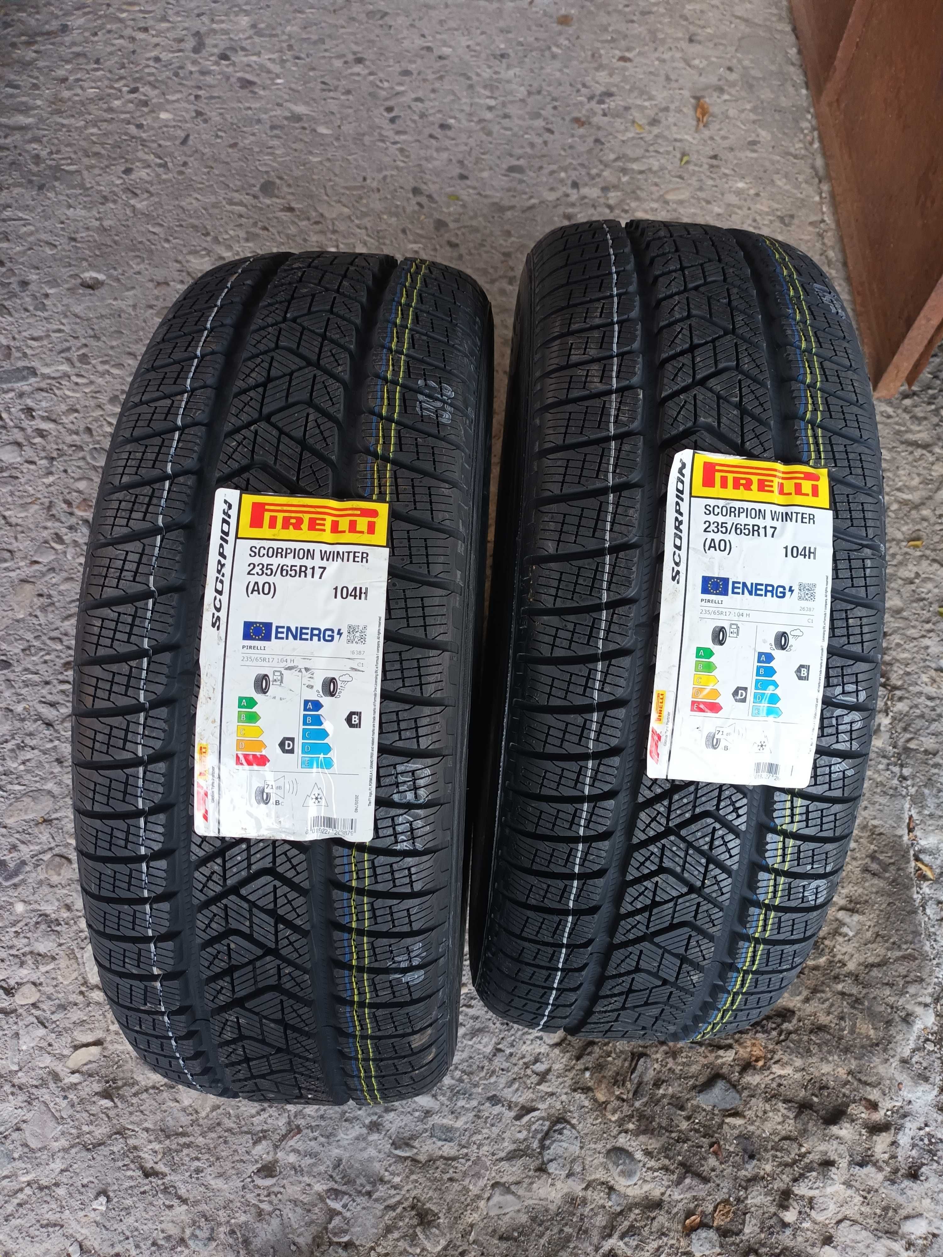 2 Нови зимни гуми 235/65 R17 Pirelli Scorpion Winter 104H AO M+S борд