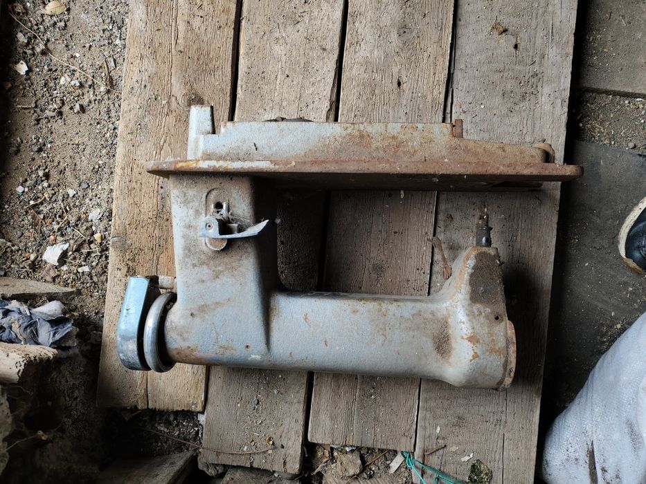 Промышленная швейная машина есть 2 или 3 шт