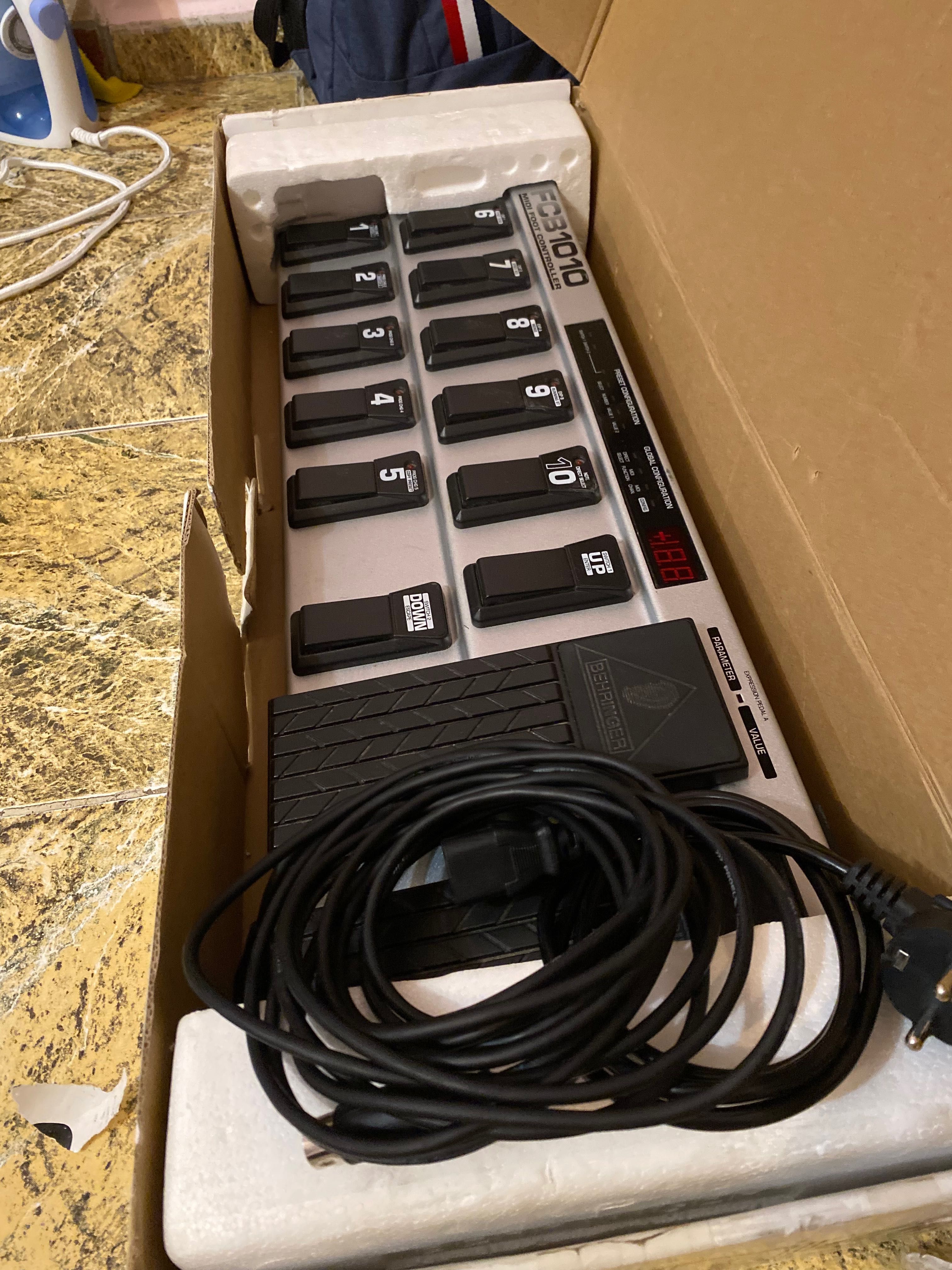 Behringer FCB1010