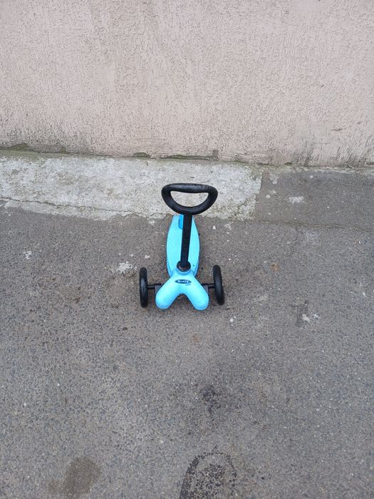 Vând trotineta de copii