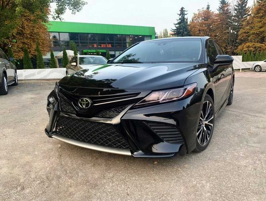 Фонарь задний на Toyota Camry 70 USA SE/Тойота Камри 70 американец СЕ