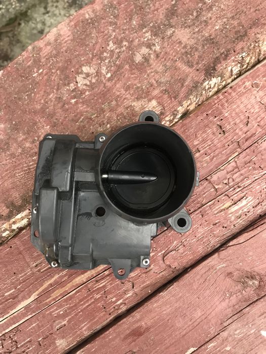 Дроселова клапа за пежо 1.6 турбо бензин