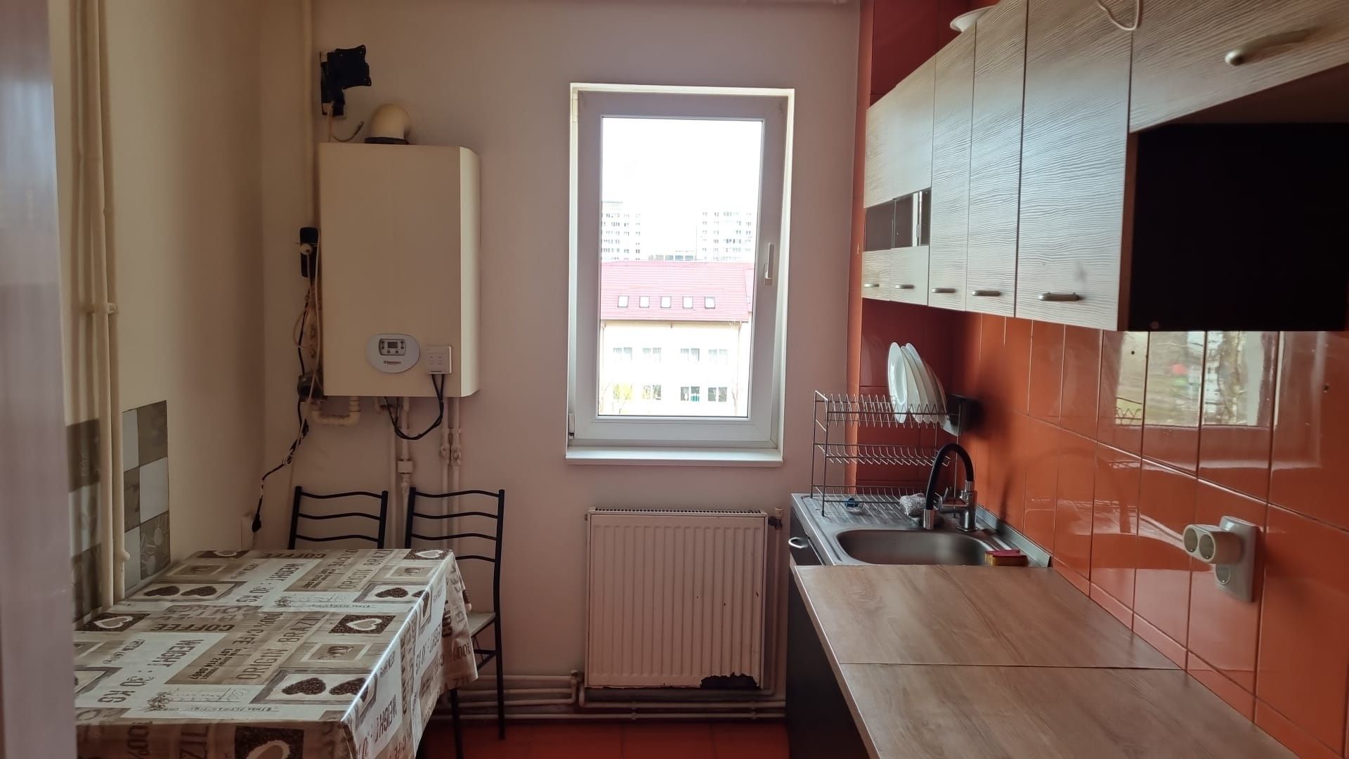 Proprietar vand Apartament 3 camere, semidecomandat, mobilat, utilat