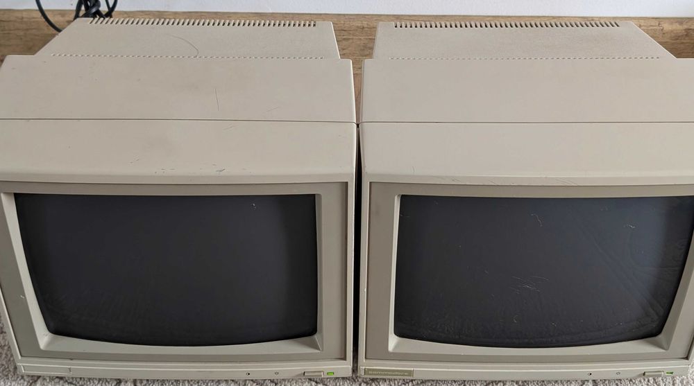 2 x Commodore = 350 LEi / RON