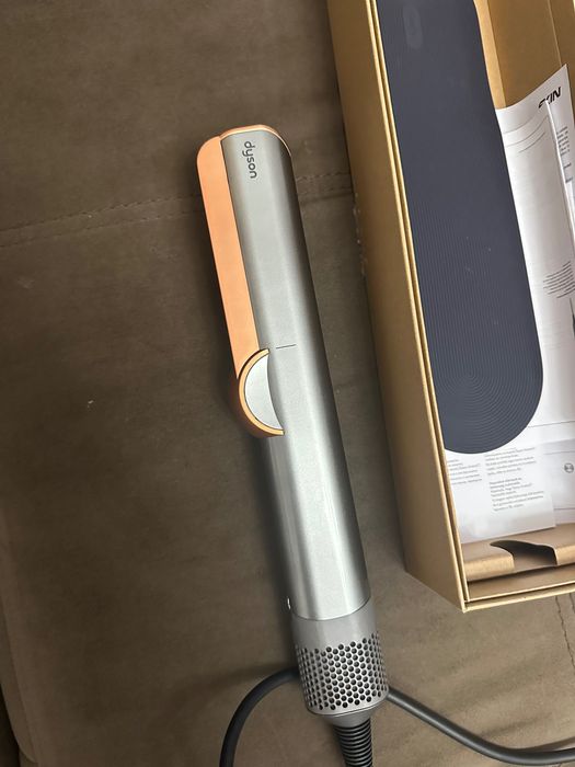 Dyson Airstrait folosit foarte putin
