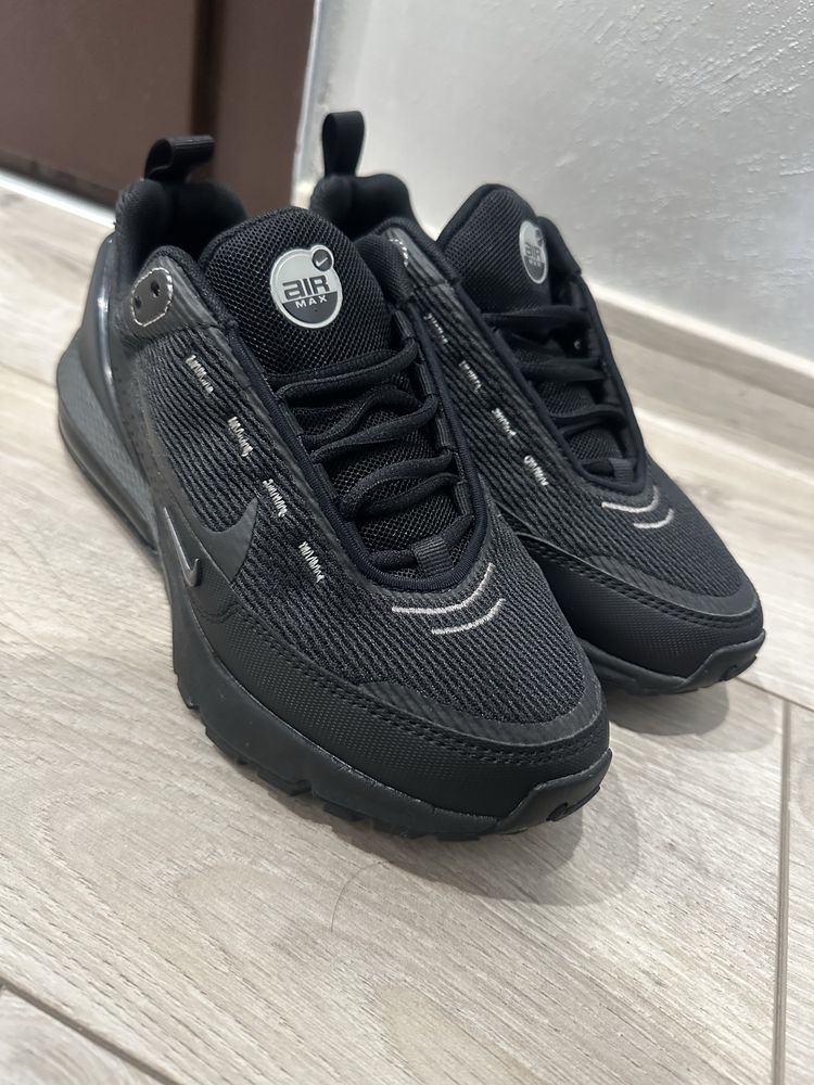 NIKE Air Max Pulse
