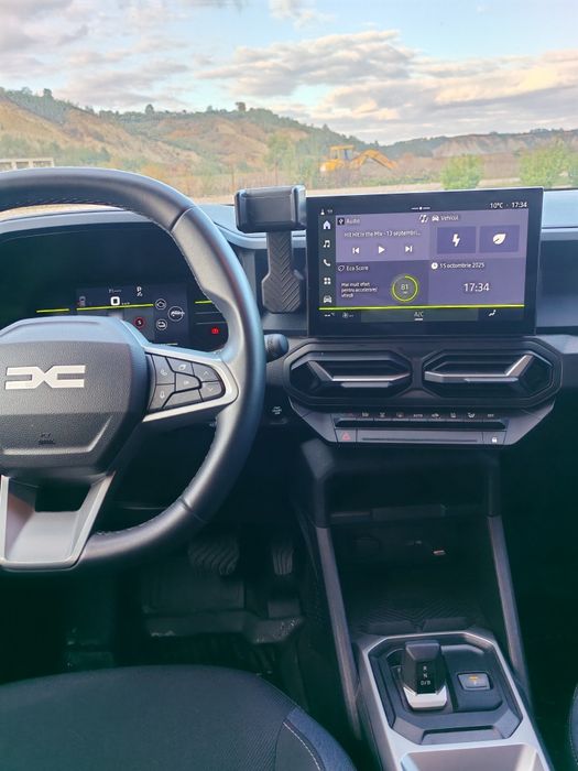 Vând Dacia Duster Hybrid 140 CP