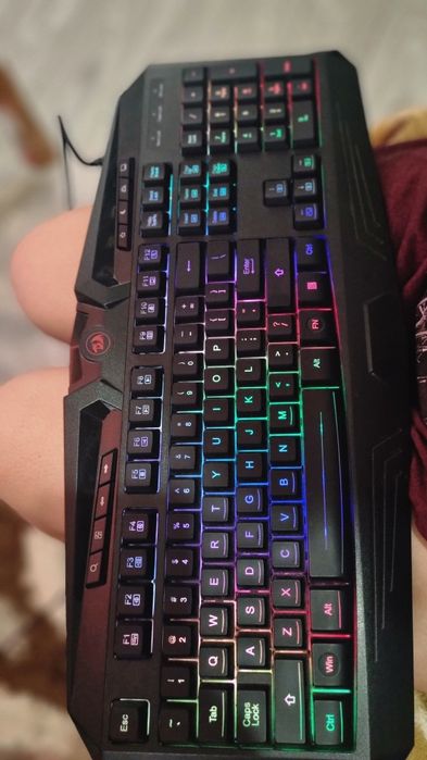 Leptop Asus tastatura si mouse
