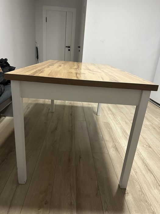 Продвм кухоный стол 80x140x75 и кровать 2x2 всё в хорошем состоянии