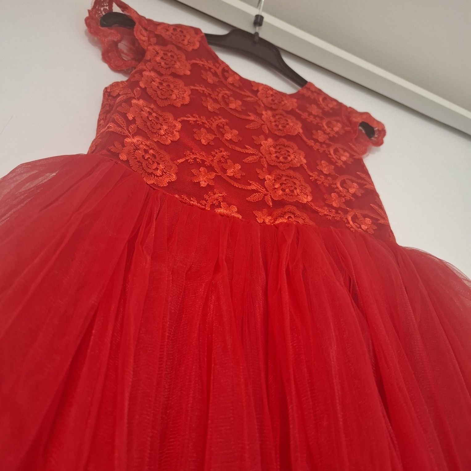 Set 4 ROCHITE OCAZIE/ 2 fustite tulle/1 bluza *6 ani*