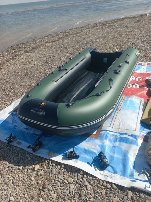 Надувная лодка Ривера3200 с полом. Борт42см