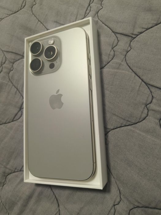 Vând iPhone 16 pro 256 GB