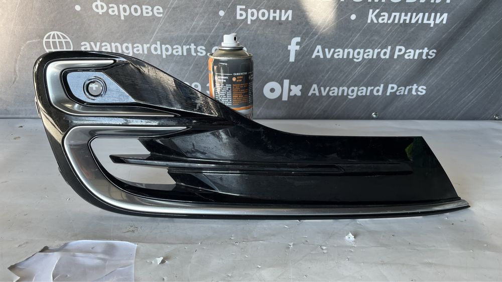 Дясна основа/решетка за халоген Ford Focus MK4 2018-