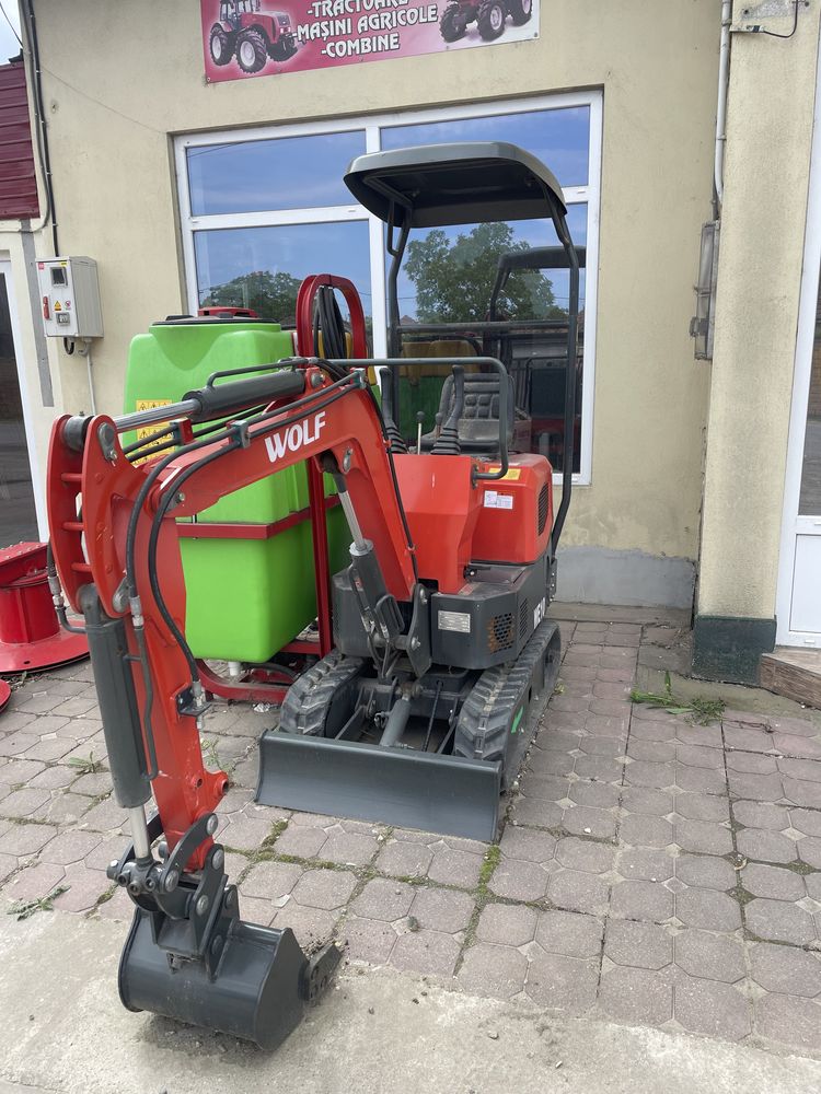 Wolf mini excavator WE10