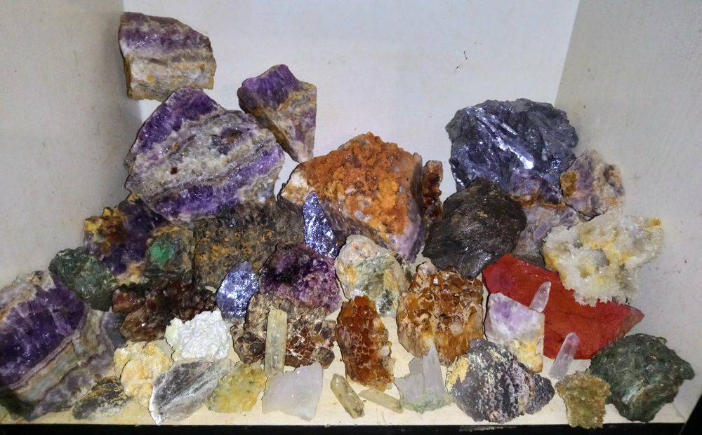 Лот колекция минерали от България аметист кварц кристали друза яспис