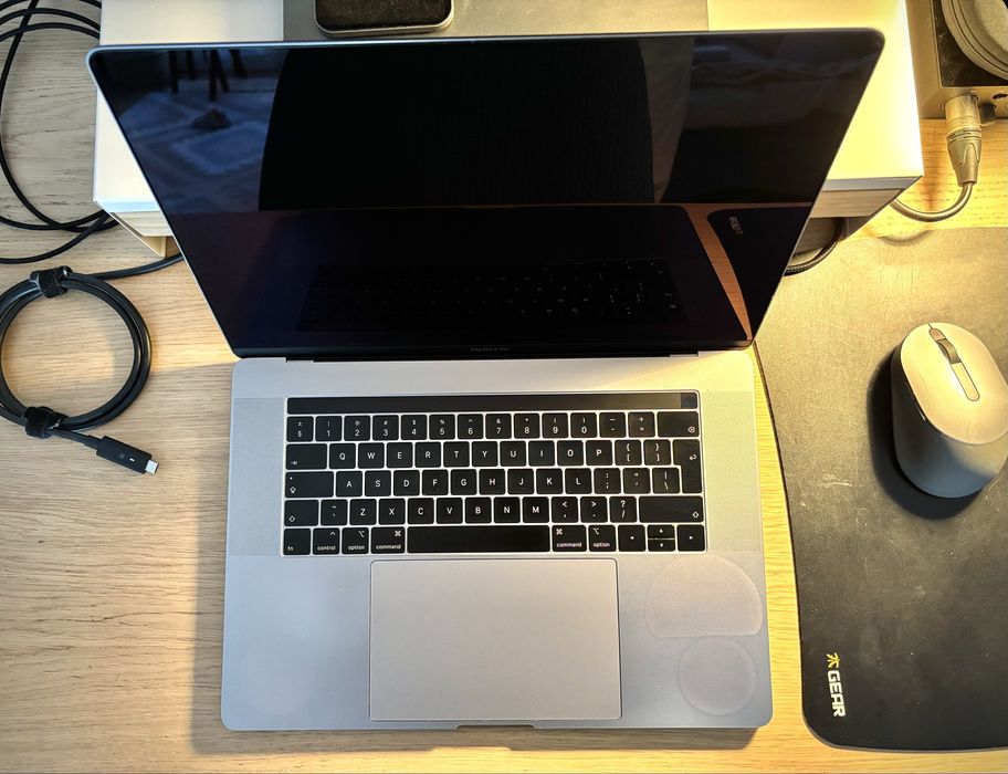 Apple Macbook Pro 15” i7 2.6 Ghz, RAM 16 Gb, SSD 240 Gb (2019) - A1990