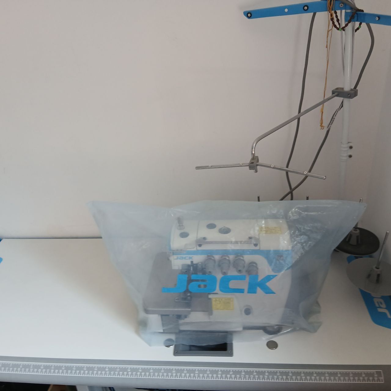 Jack tikuv mashinasi avtomat