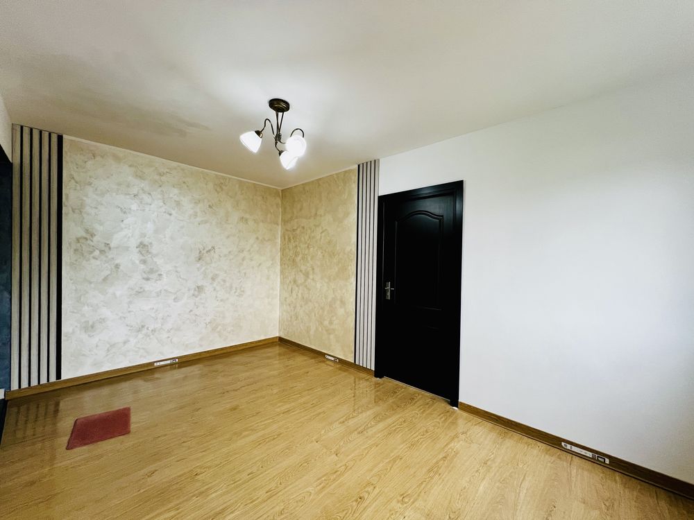 De Vanzare Apartament 3 Camere, Etaj 3 , Tecuci, Penny Market