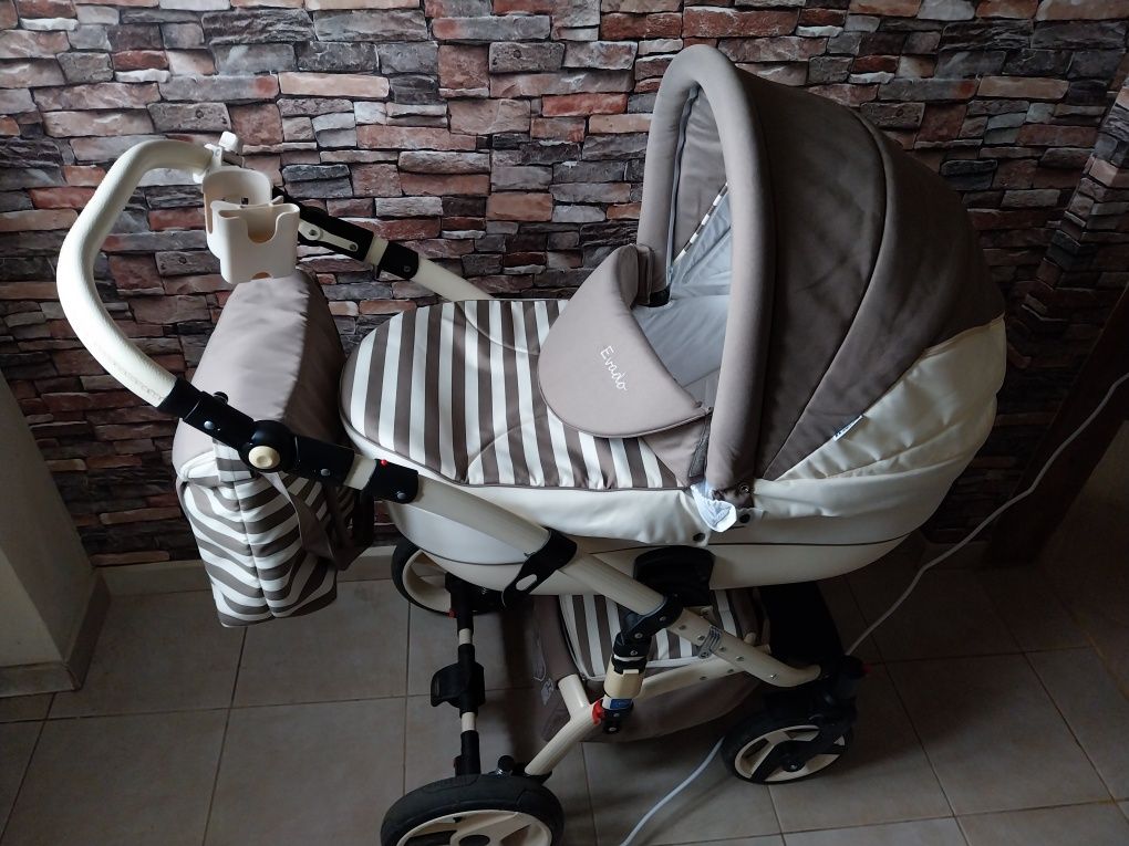 Продавам комбинирана количка 3 в 1
