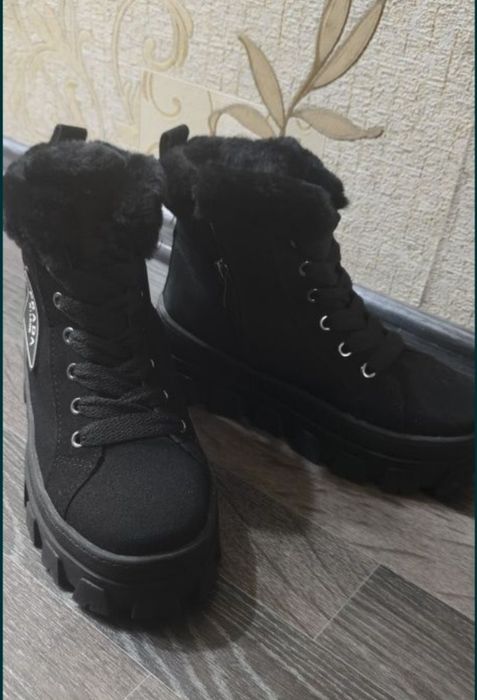 Продам, женская зимняя обувь 36рр