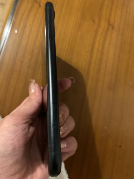 IPhon xr ca nou impecabil  functioneaza 10/10 baterie 99%.