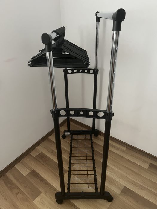 Стойка за дрехи и закачалки