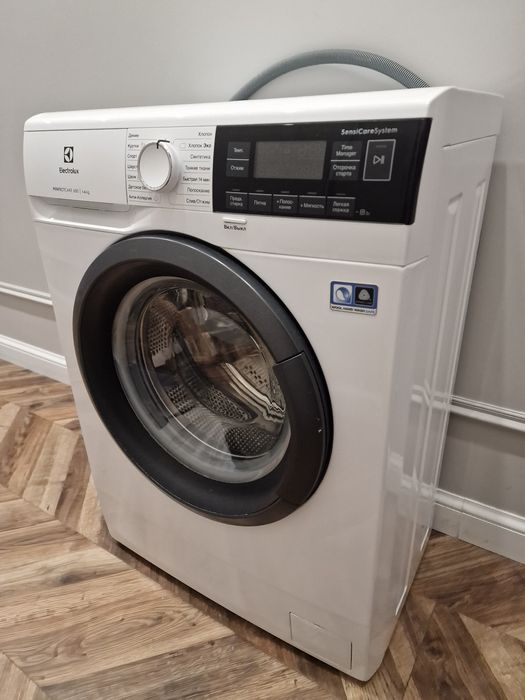 Продаю стиральную машину Electrolux Perfectcare 600