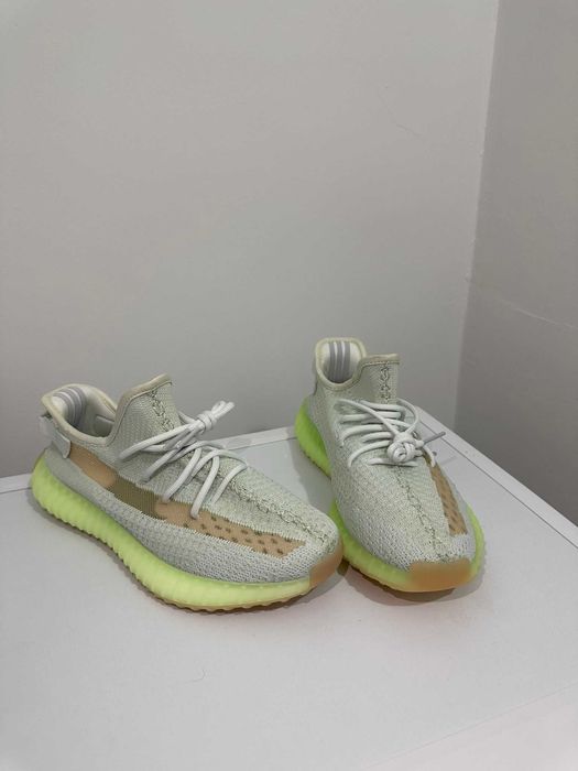 Adidas, Yeezy Boost 350 V2