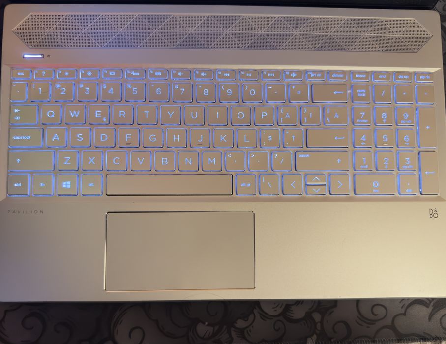 Laptop HP Pavilion i5 / 8 GB RAM / SSD 237 GB