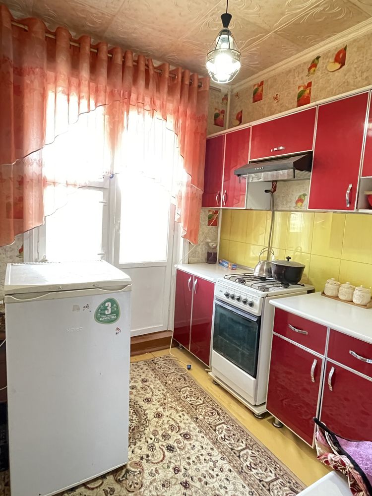 Ijaraga beriladi. Navoiy ko’cha 4 xonali 4 etaj.