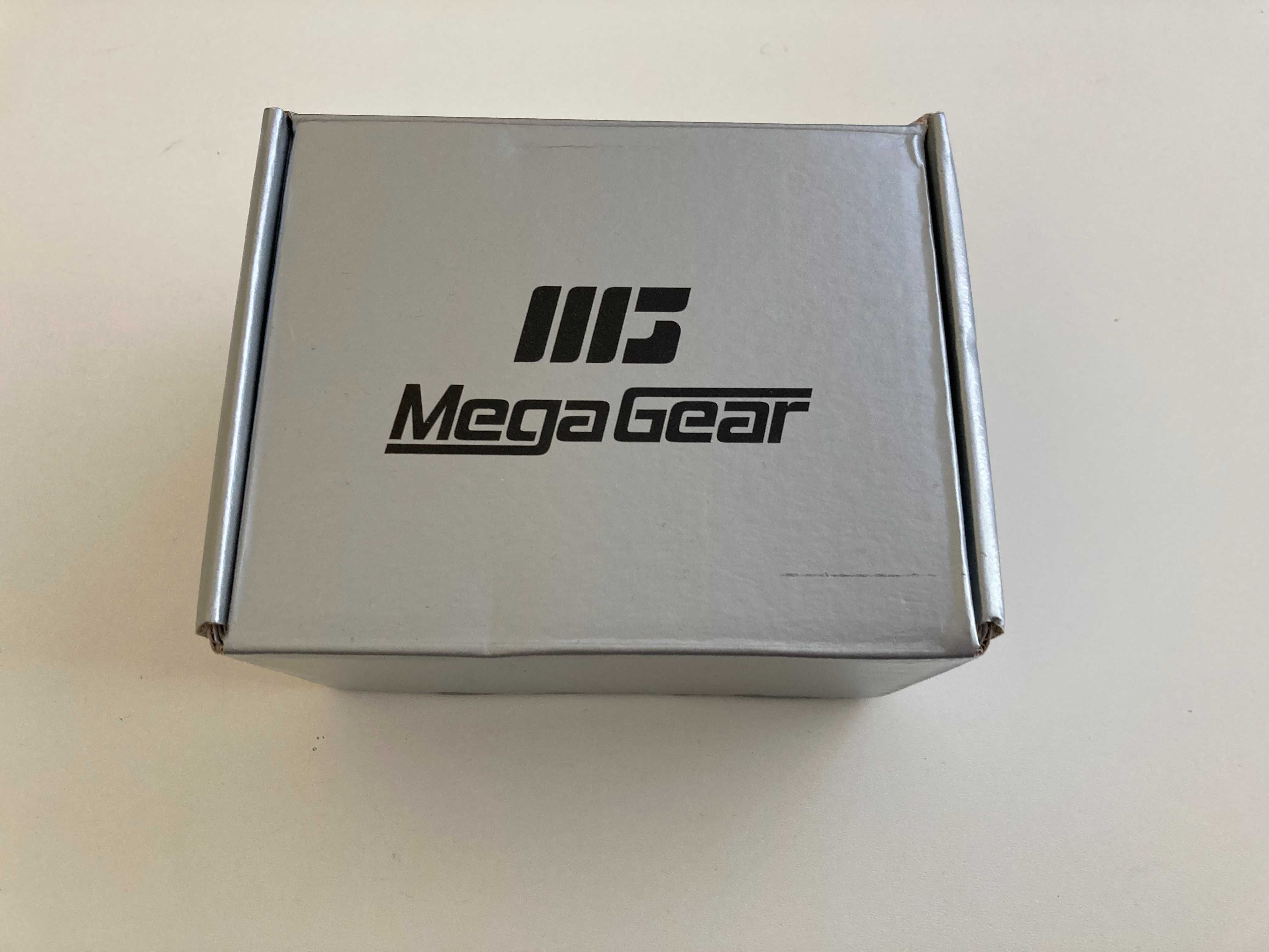 MegaGear кожен калъф за камера