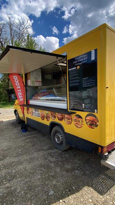 FOOD TRUCK Mercedes-Benz Sprinter perfect functional si utilat