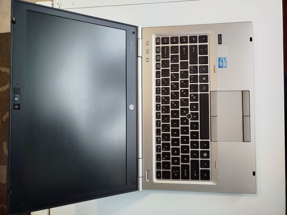 HP EliteBook 8460p с чанта, докинг станция и мишка