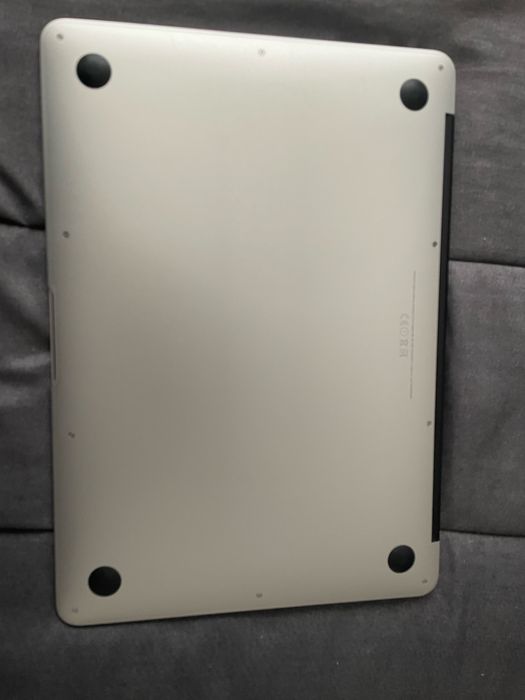 MacBook Air 13” Early 2015 – Перфектно състояние!