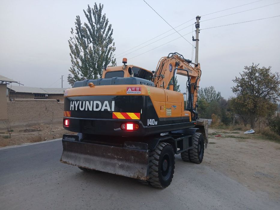 Hyundai 140 Sotiladi