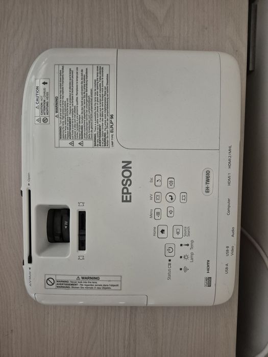Vând videoproiector EPSON