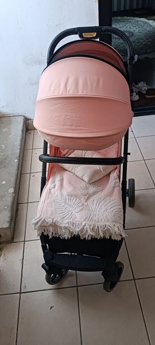 Розовая коляска для девочек