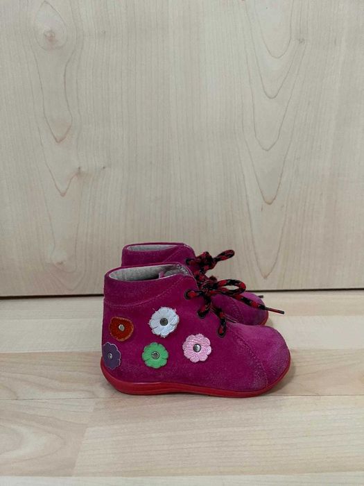 Ghetute din piele intoarsa, marimea 20