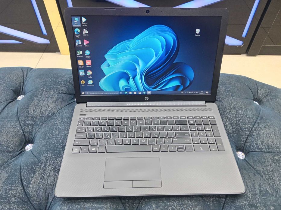 Hp Celeron N4020. 4/256 ssd