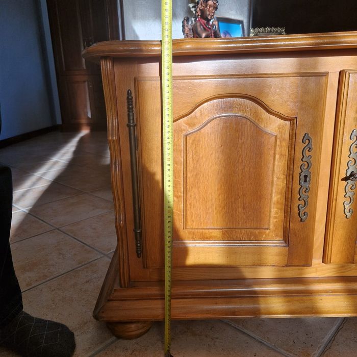 Vind comoda sufragerie din lemn culoare cires