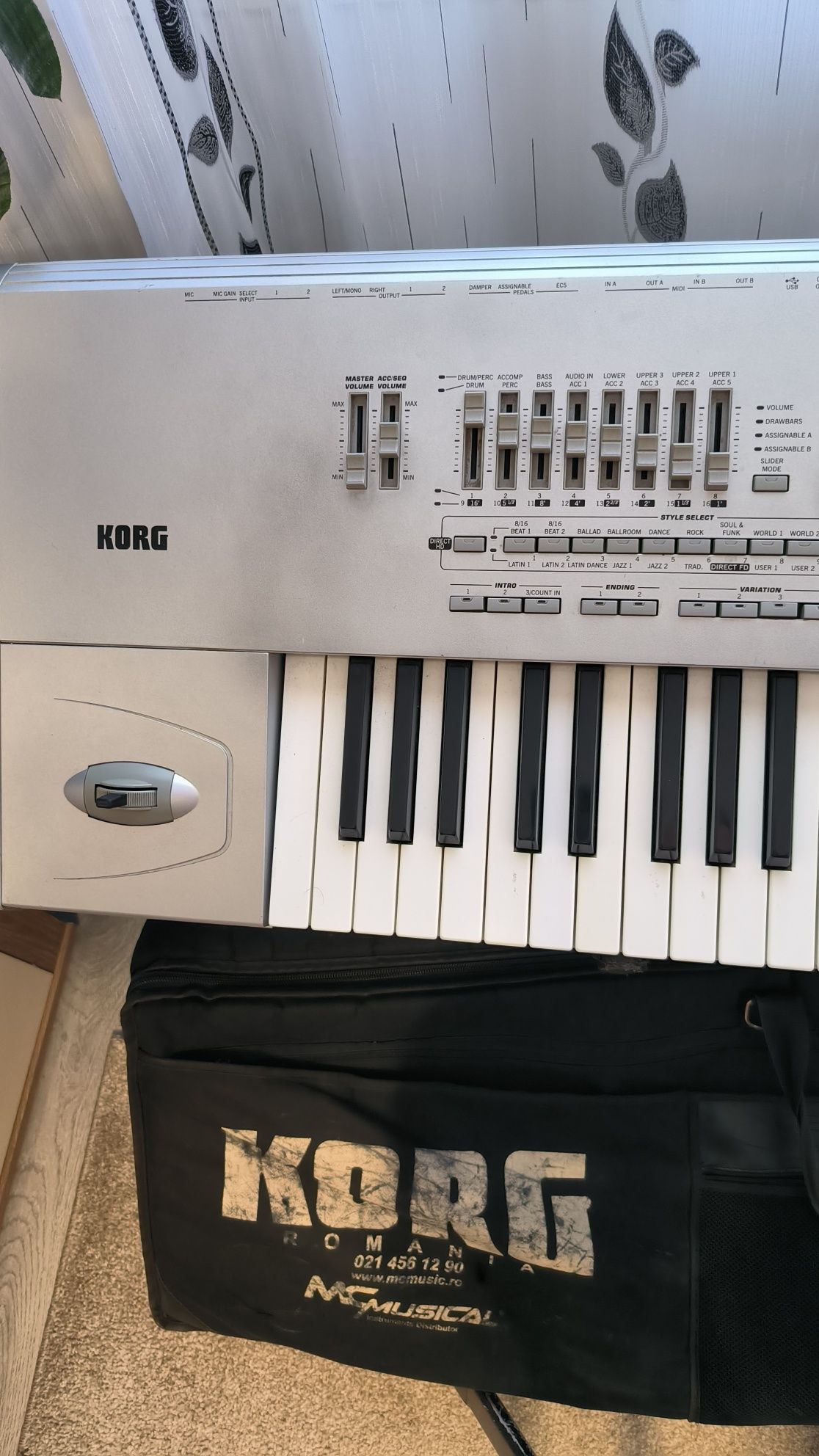 De vânzare aranjor Korg PA 1 X PRO