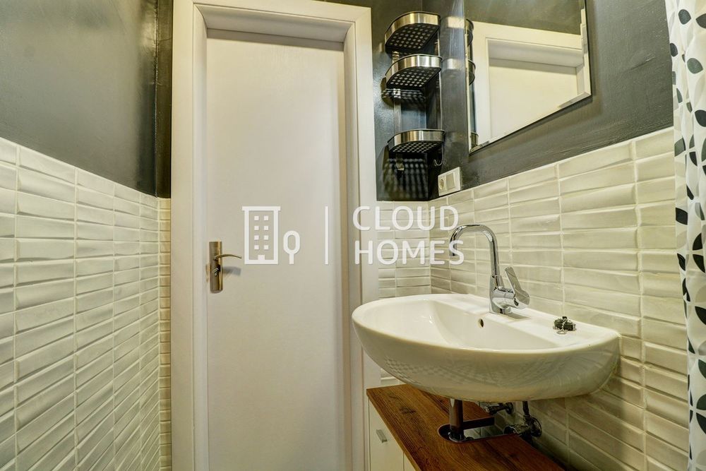 Дава се под наем Тристаен апартамент в София, Център - 91 кв.м за 799 € - Снимка #11