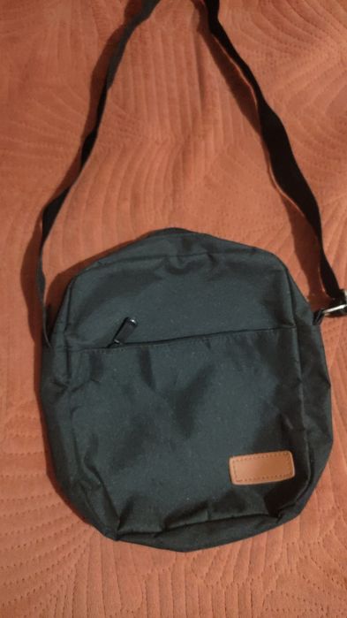 Барсетка с коротким ремешком