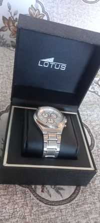 Продам часы новые Lotus