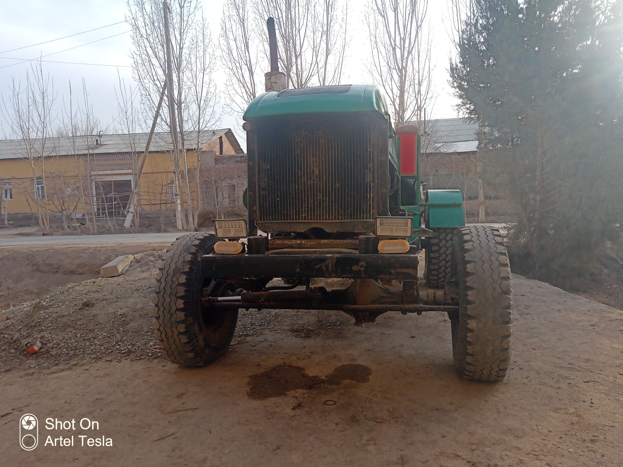 Samadelniy traktor 4×4 metan prapan farqi yuq 6 silindr matoʻr