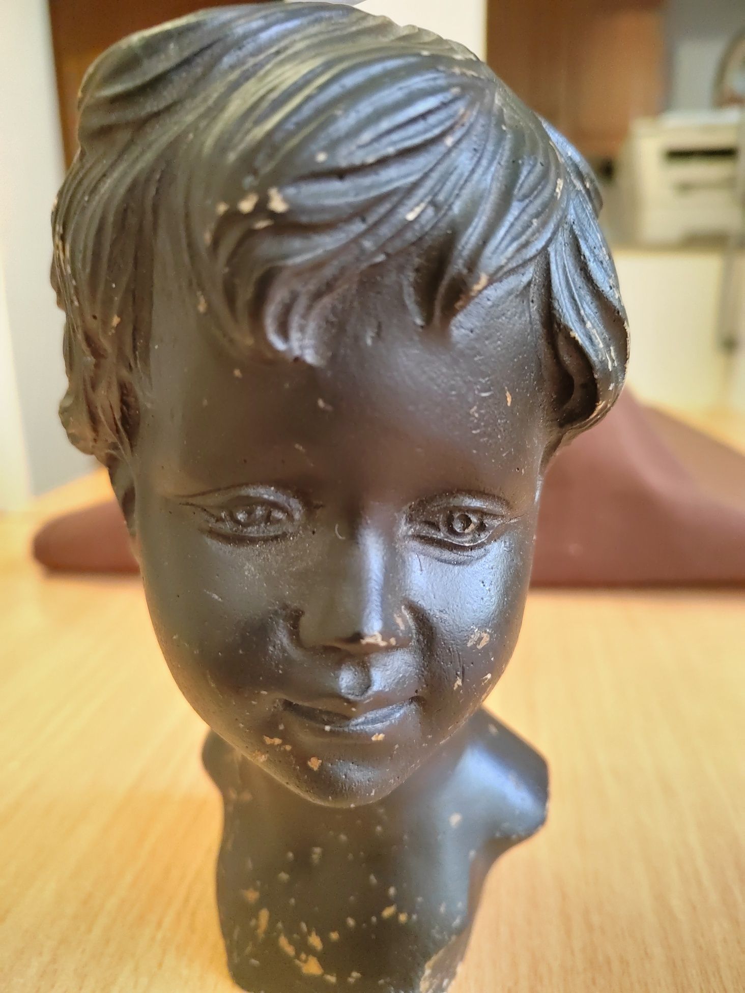Бюст , скулптура на дете.